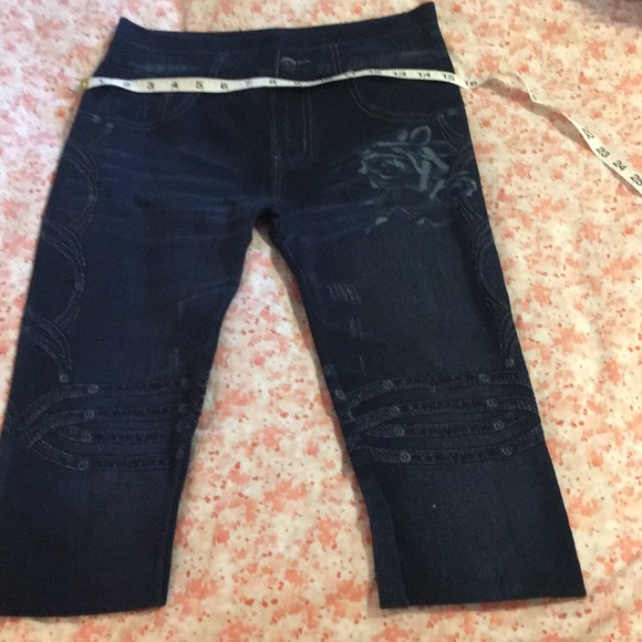 💙 Stretchy blue capris leggings , have a denim look.Sz Jrs 10-13 or Sz M-L - Picture 5 of 6